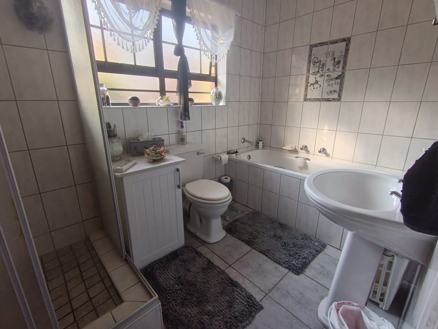 3 Bedroom Property for Sale in Dana Bay Western Cape